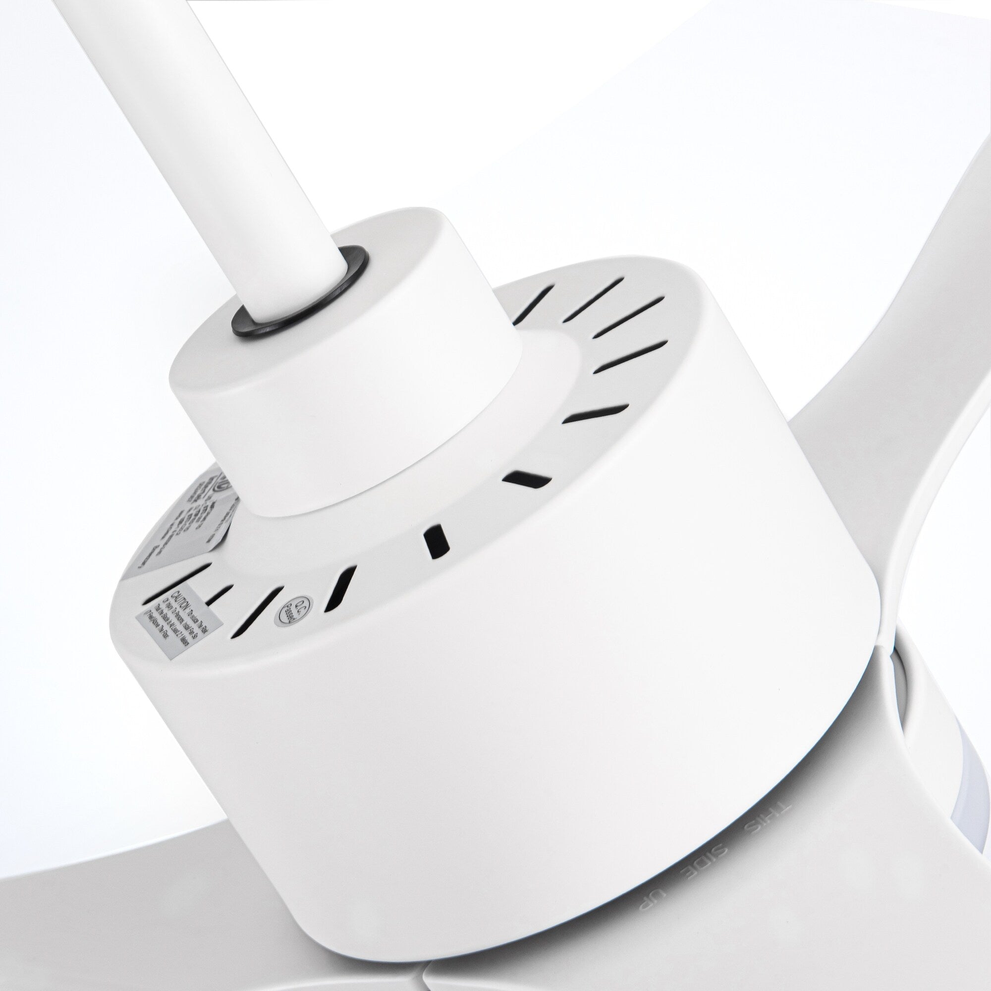 Ventilateur de plafond LED 52 pouces avec télécommande et éclairage (3 pales)