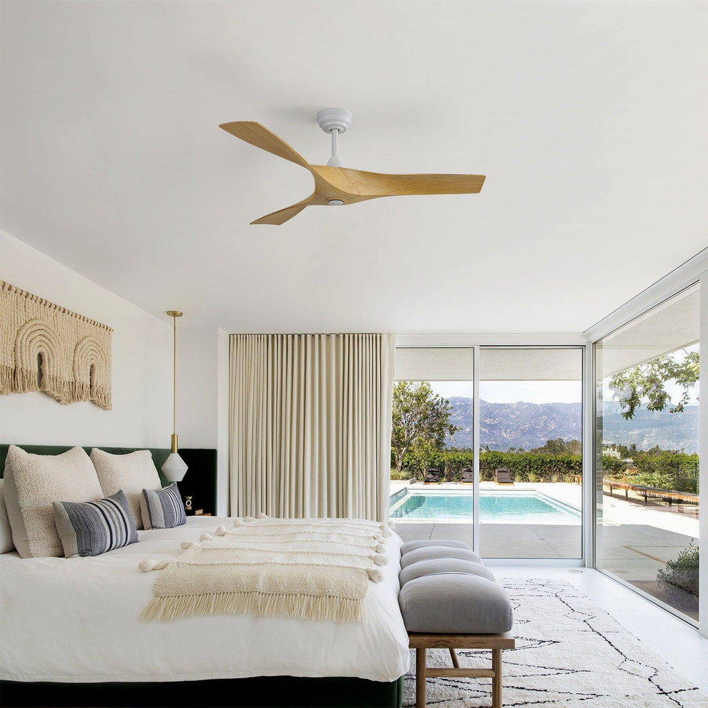 Ventilateur de plafond moderne de 132 cm (52 ​​pouces) en bois massif et ABS avec télécommande (sans éclairage), 6 vitesses de ventilation et flux d'air réversible.