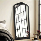 Miroir sur pied arqué en bois massif sculpté