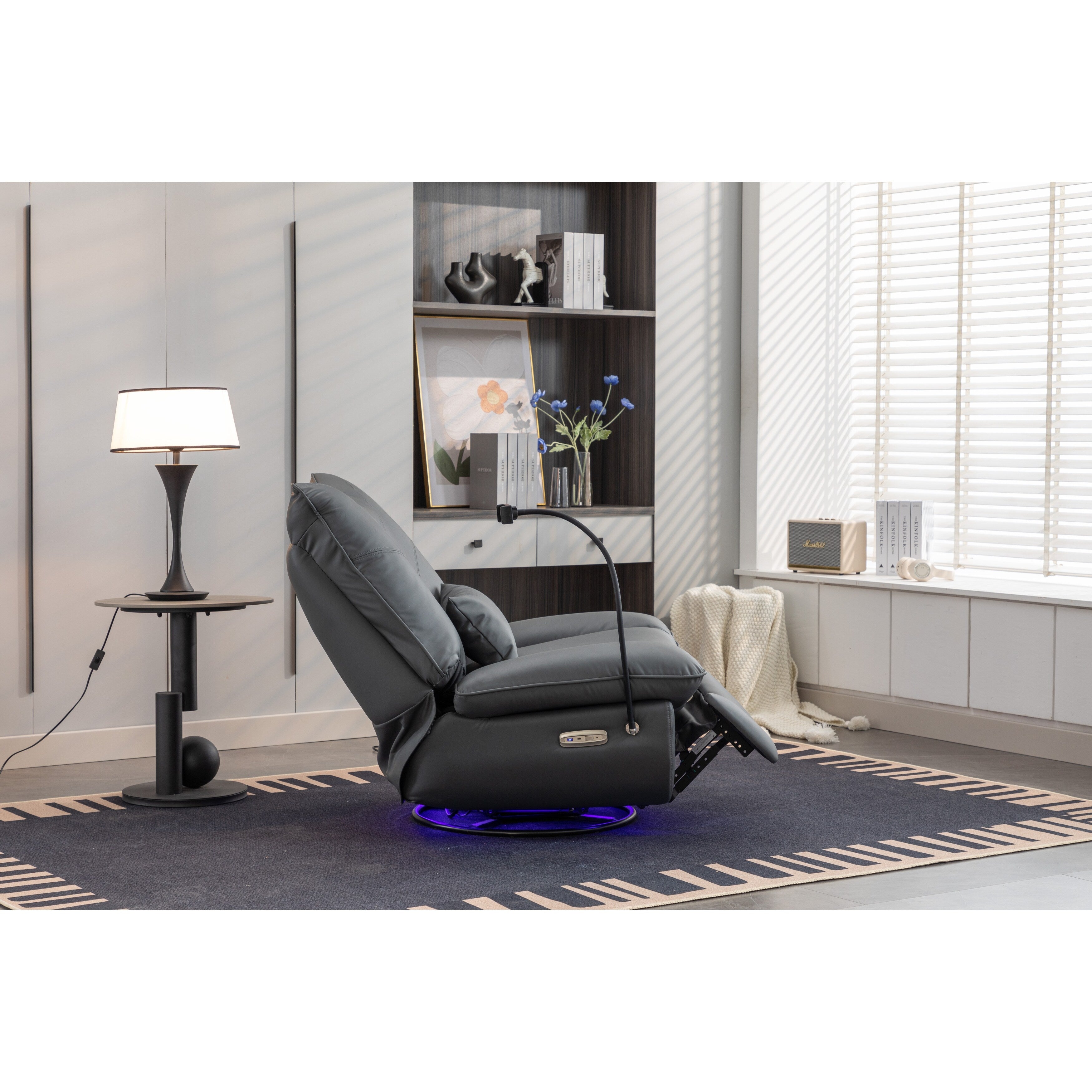 Fauteuil inclinable électrique pivotant avec haut-parleurs Bluetooth, support pour téléphone, ports de chargement USB et Type-C, rangement dissimulé dans l'accoudoir